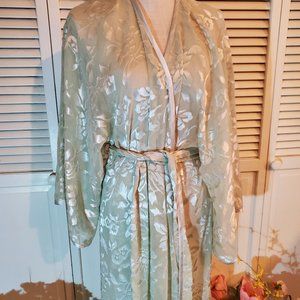Saks Fifth Ave negligee Robe Natori Classics Peignoir (size small). Vintage 90’s